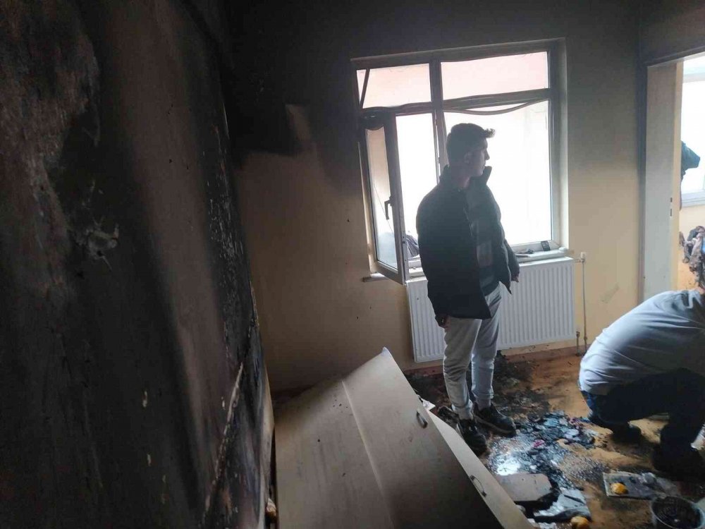 Üniversite öğrencileri yanmaktan son anda kurtuldu