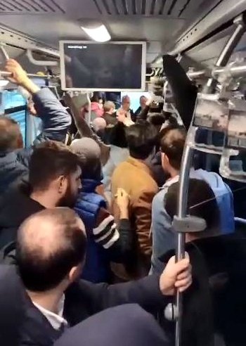 Metrobüste taciz iddiasına linç girişimi