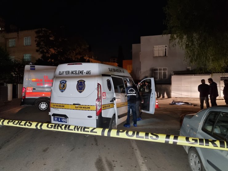 Sokakta yürüdüğü sırada yanına yaklaşan otomobilden açılan ateş sonucu öldü