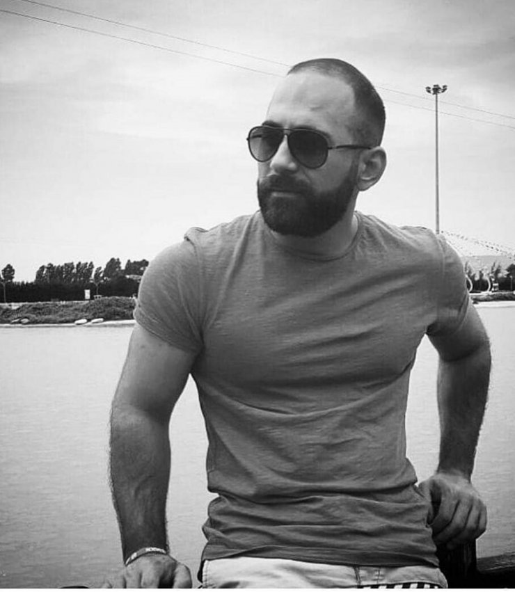 Yanan otomobilde can verdi