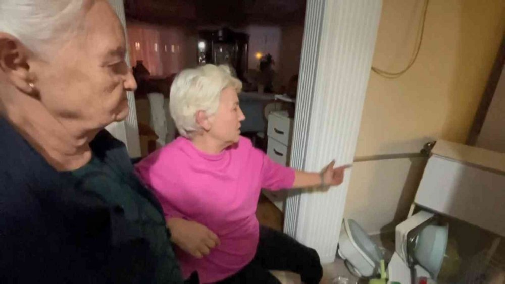 Dolabın altında kaldı, itfaiye merdivenle balkondan girip kurtardı