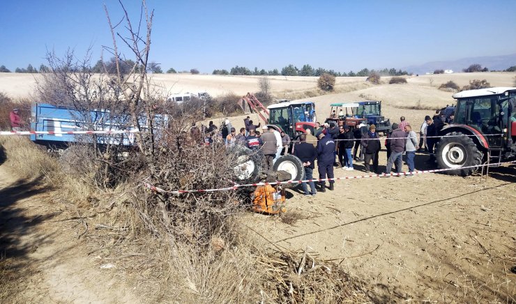 Isparta'da traktör devrildi; 1 ölü, 2 yaralı