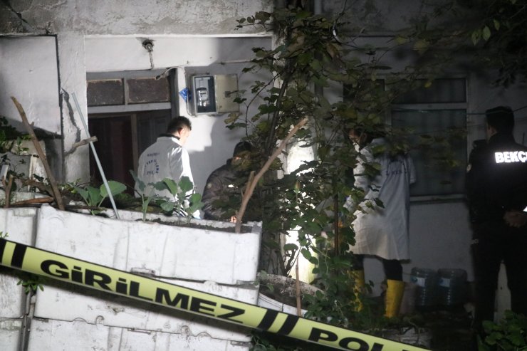 Yanan evde mahsur kalıp öldü