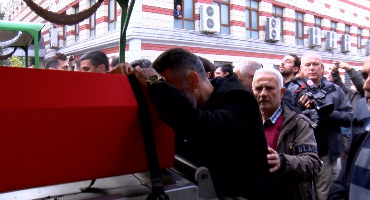 Bombalı saldırıda hayatını kaybeden öğretmen anne Arzu Özsoy ve kızı Yağmur gözyaşlarıyla uğurlandı