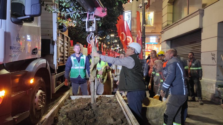 İstiklal Caddesi'ndeki beton saksılar kaldırılıyor