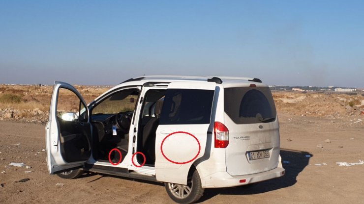 Otomobilde, başka bir araçtan açılan ateşte yaşamını yitirdi