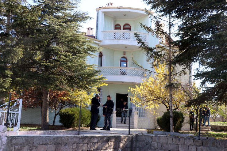 Yengesini baltayla öldürdü; olay yerindeki ağabeyi de kalp krizinden öldü