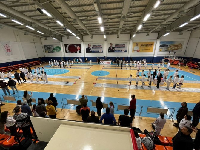 Eskrimde bölgesel epe açık turnuvaları başladı