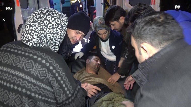 Kendini kilitlediği evini ateşe verdi