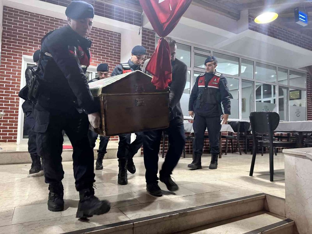 Akaryakıt istasyonunda karşılaştığı husumetlisini sığındığı lokantada silahla öldürdü