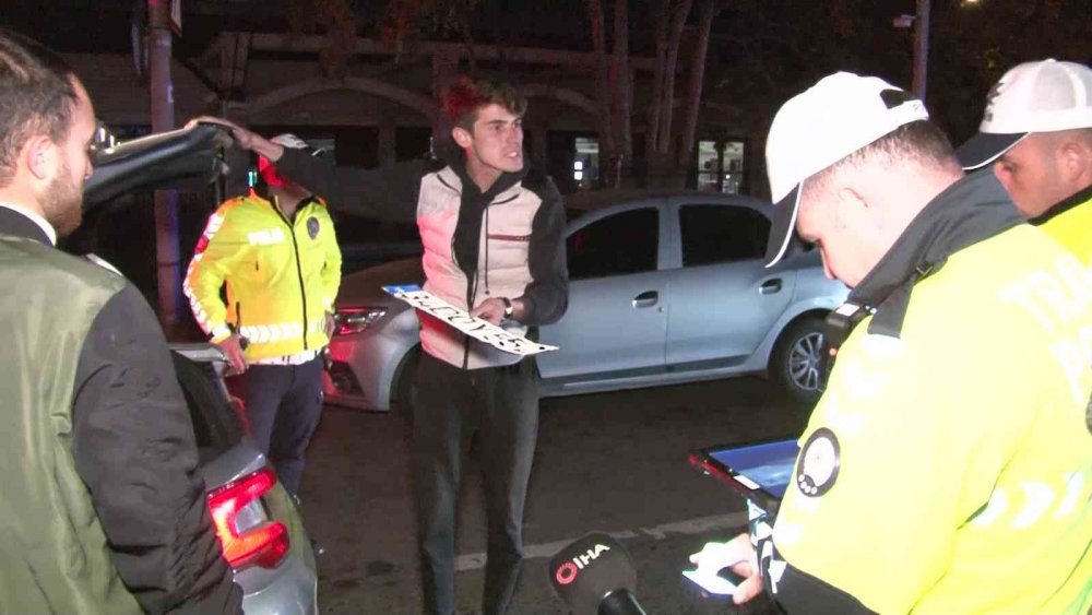 Denetime takılan plakasız sürücüden şaşırtan tepki: "Babam görecek"