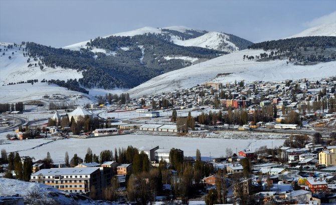 Gece etkili olan kar ilçeyi beyaza bürüdü