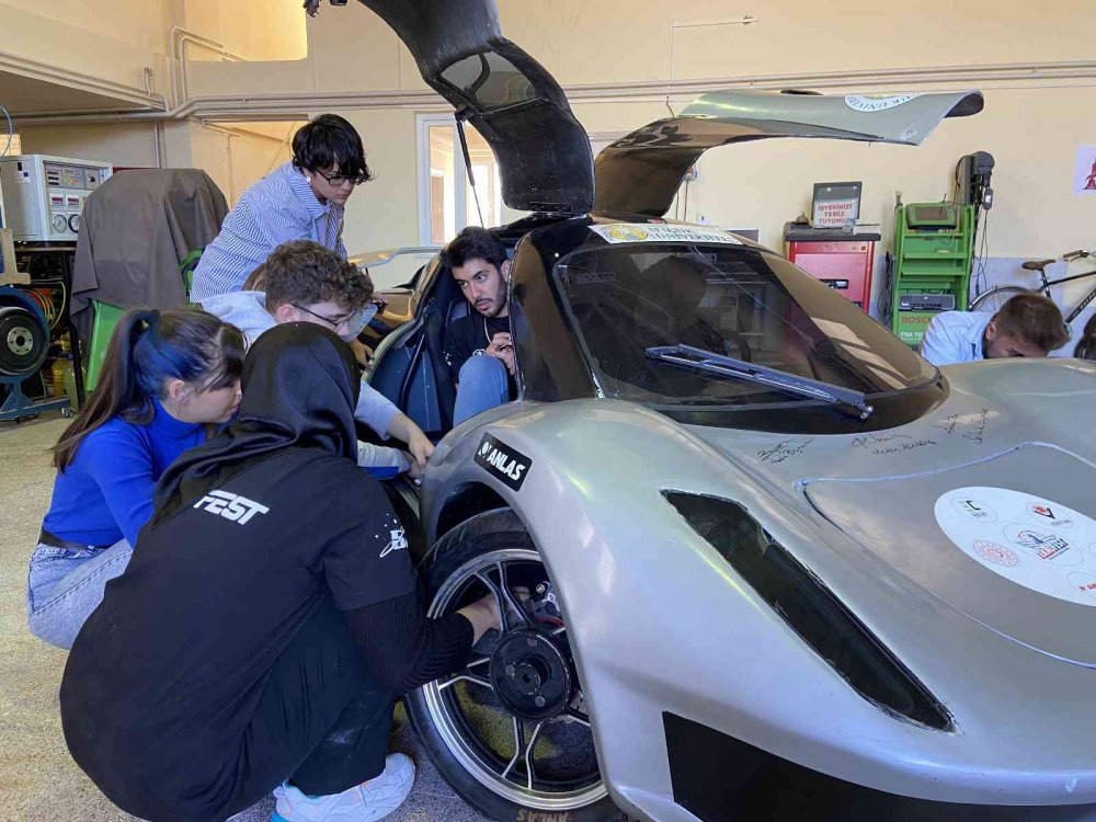 Konya'da üniversite öğrencilerinin yaptığı elektirikli araçta son durum