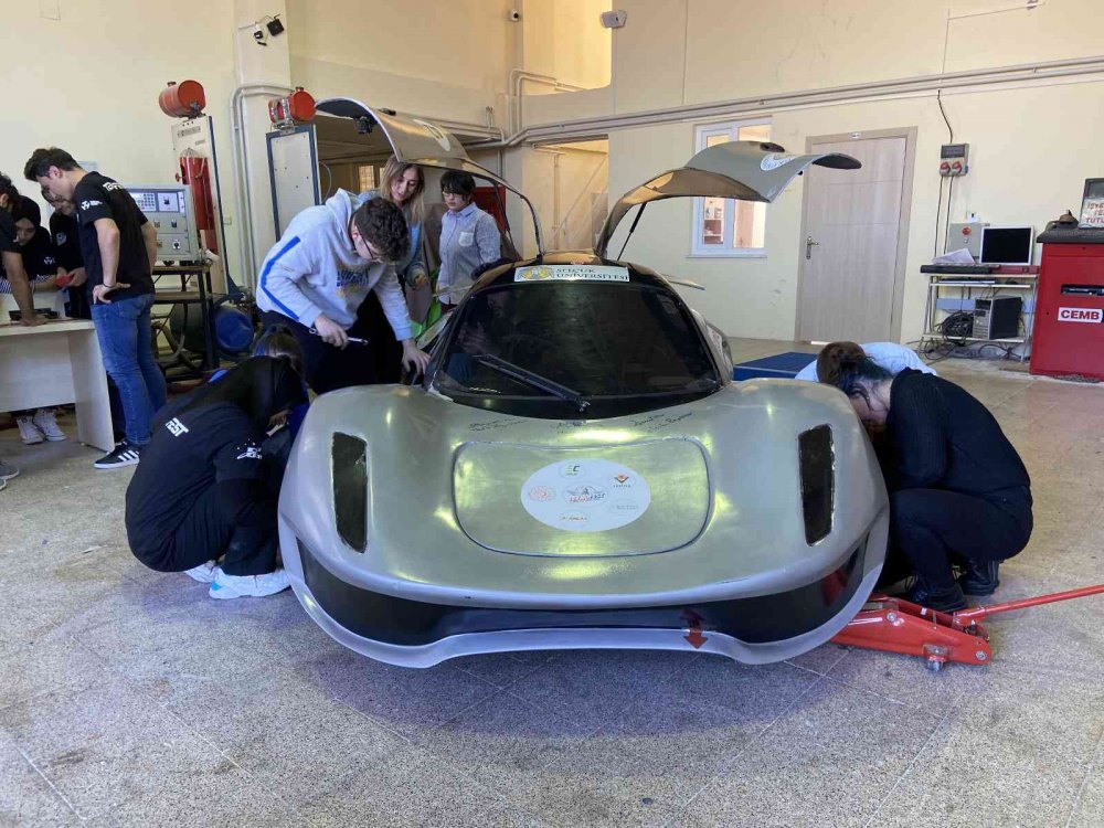 Konya'da üniversite öğrencilerinin yaptığı elektirikli araçta son durum