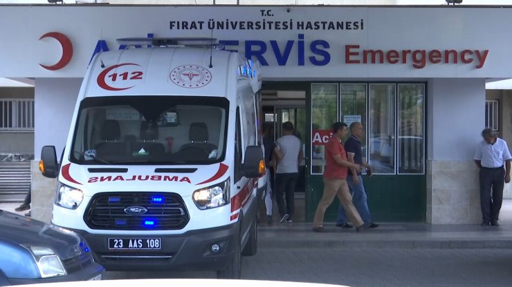 Yağmurla kayganlaşan yolda TIR ile otomobil çarpıştı: 1 ölü, 1 yaralı