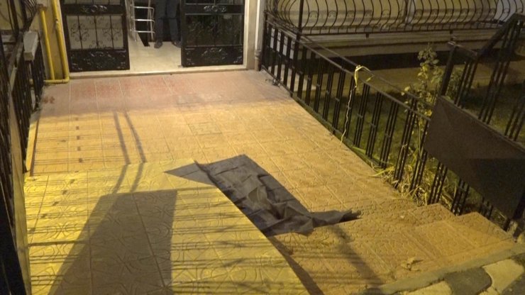 Anahtarına içeride unuttuğu 5’inci kattaki evine balkondan girmeye çalışırken düşüp öldü