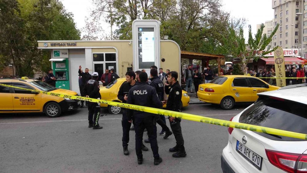 Husumetlisi yerine babası ve kardeşini silahla yaraladı