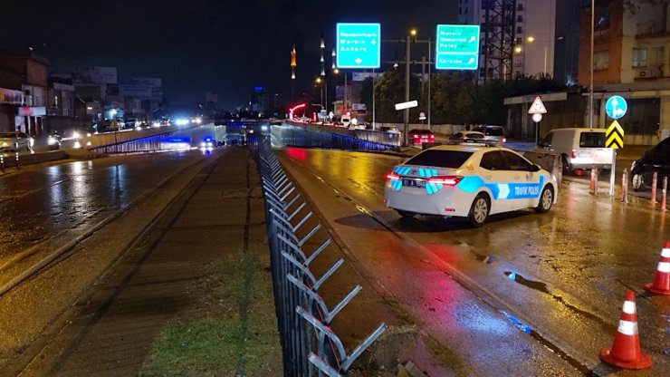 Sağanak yağış hayatı olumsuz etkiledi