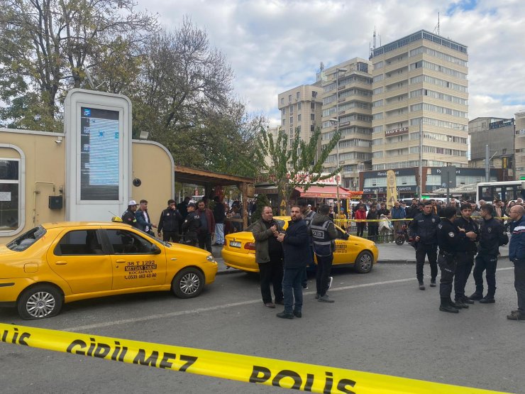 Tartışma sırasında başka kişiye ateş etti; babası ve kardeşini vurdu