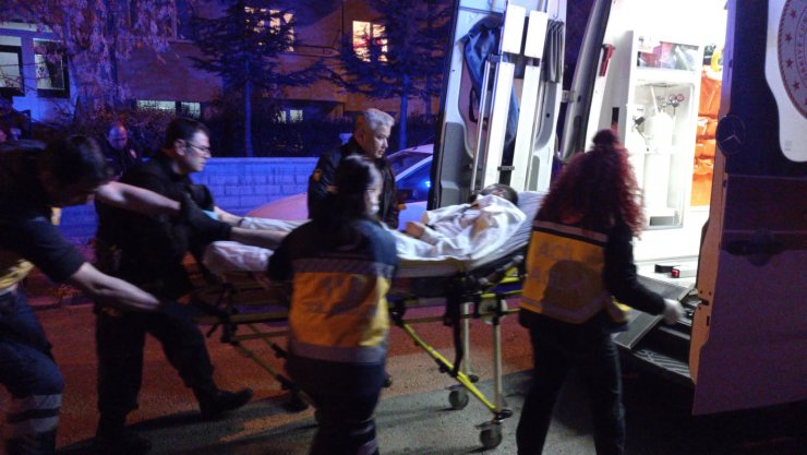 Bıçaklı kavga: 1'i ağır 2 yaralı