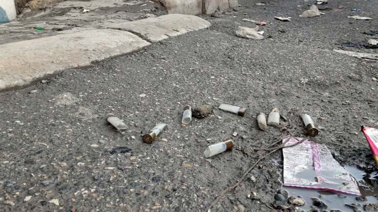 Husumetli ailelerin kavgasında 3 çocuk tüfekle vuruldu