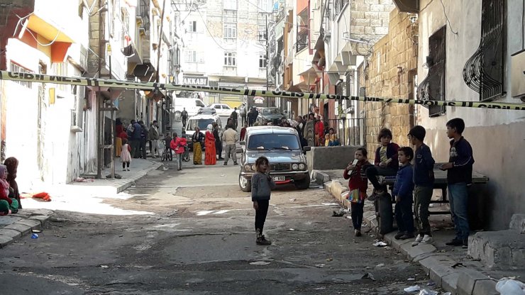 Husumetli ailelerin kavgasında 3 çocuk tüfekle vuruldu