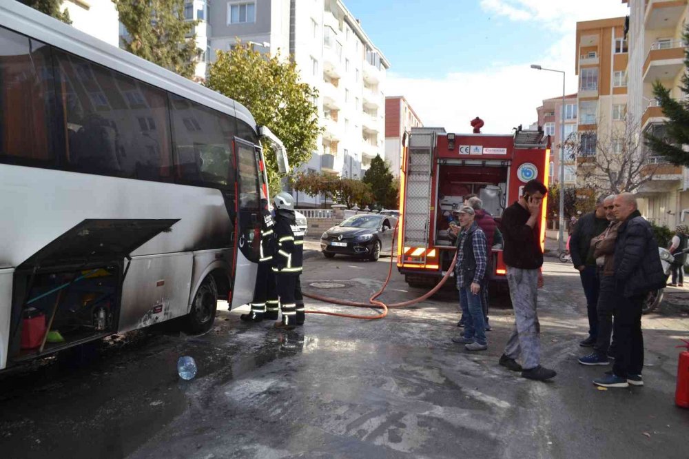 İşçi servisi alev alev yandı