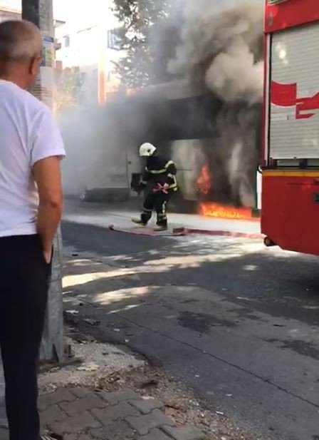 İşçi servisi alev alev yandı