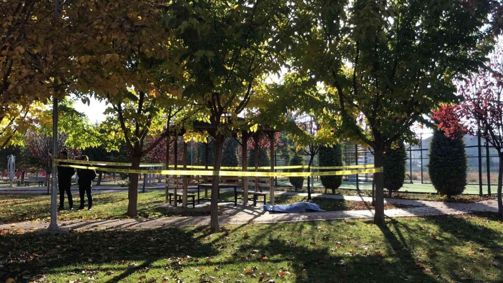 Konya'da "Camiye gidiyorum" diyerek evden çıkan adam parkta ölü bulundu