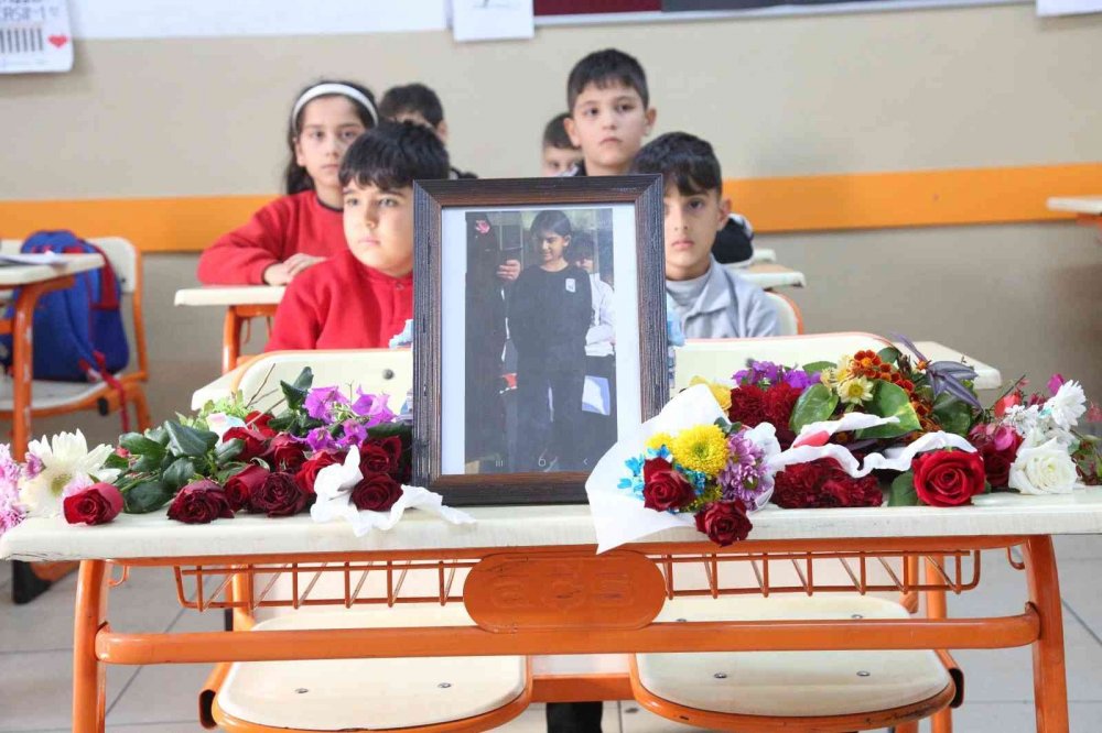 Terör kurbanı Ecrin’in adı okuduğu okula verildi... Mithatpaşa Ecrin Meydan İlkokulu