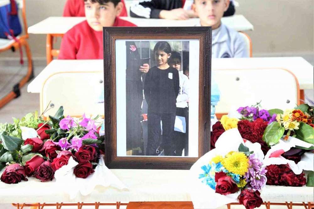 Terör kurbanı Ecrin’in adı okuduğu okula verildi... Mithatpaşa Ecrin Meydan İlkokulu