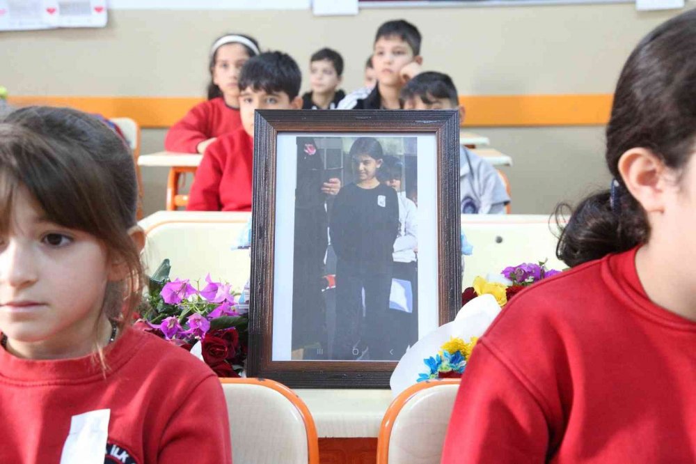 Terör kurbanı Ecrin’in adı okuduğu okula verildi... Mithatpaşa Ecrin Meydan İlkokulu