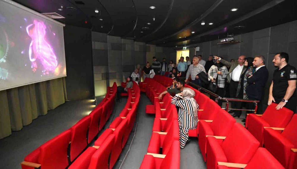 Tropikal Kelebek Bahçesi'ne hayran kaldılar