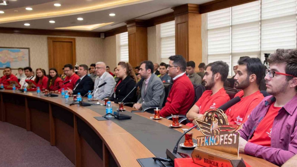 Rektör Aksoy’dan TEKNOFEST’te başarı gösteren takımlara teşekkür