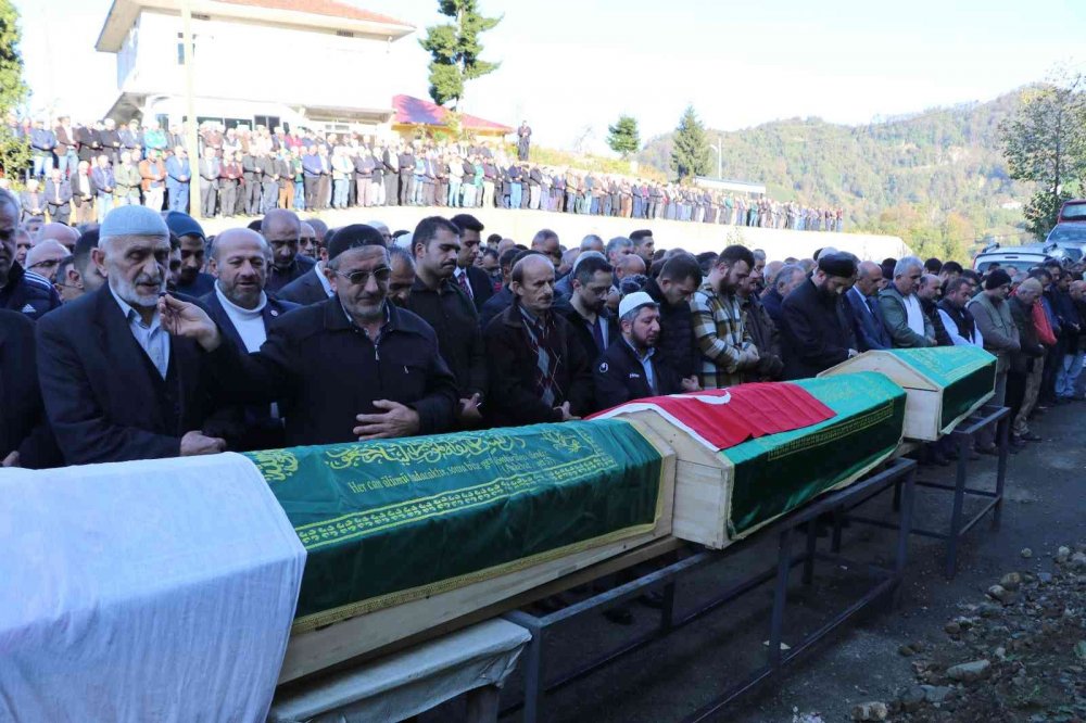 3 kişilik aile gözyaşları içerisinde son yolculuğuna uğurlandı