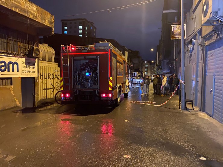 Hurdalıkta işçilerin kaldığı konteynerde yangın