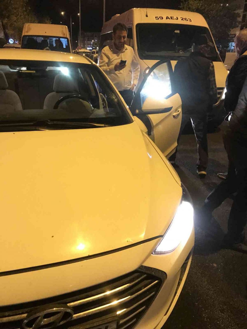 Trafik ışıklarında yayaya çarptı: 1 yaralı