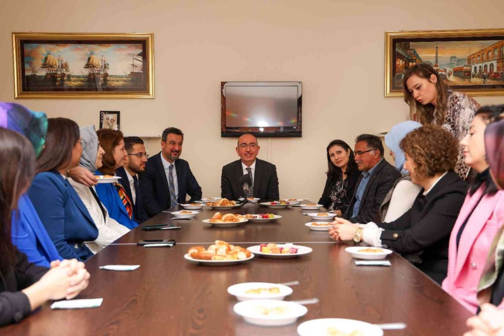 Başkan Kavuş’tan öğretmenler günü sürprizi