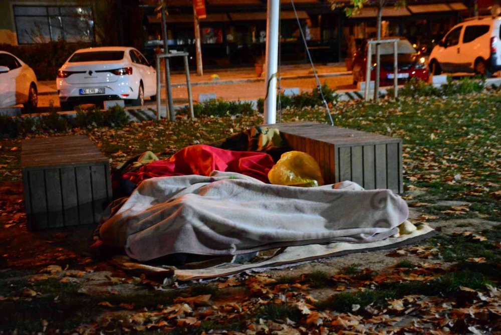 Depremin üstünden 24 saat geçti, korkusu hala sürüyor