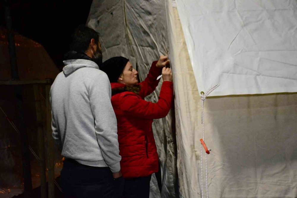 Depremin üstünden 24 saat geçti, korkusu hala sürüyor