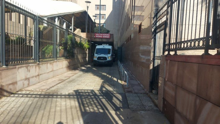 İki kuzen, sokakta yürürken pompalı tüfekle öldürüldü