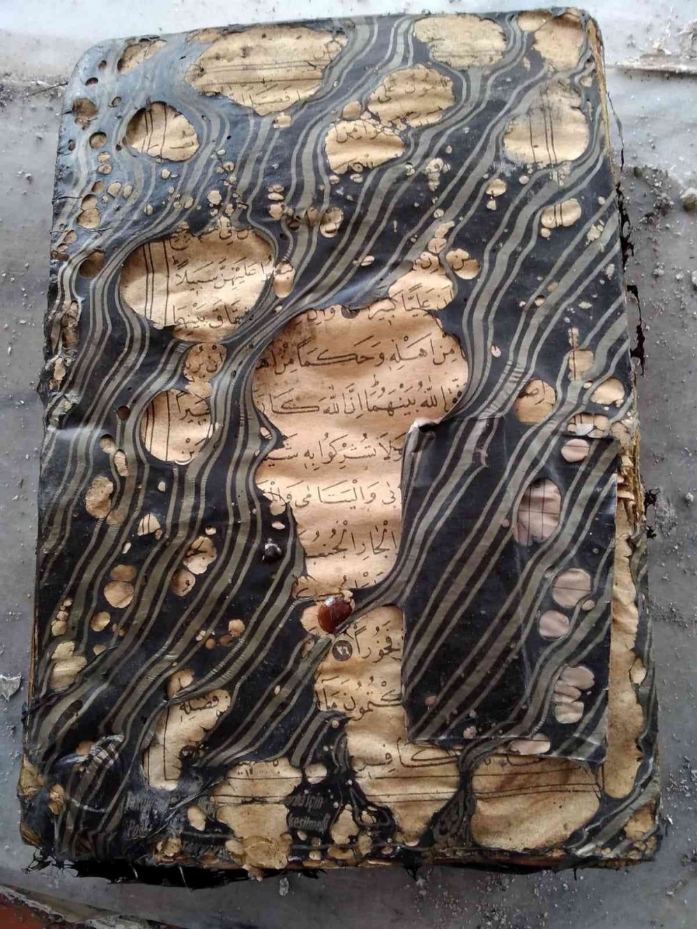 Camideki yangında Kur’an-ı Kerim yanmadı