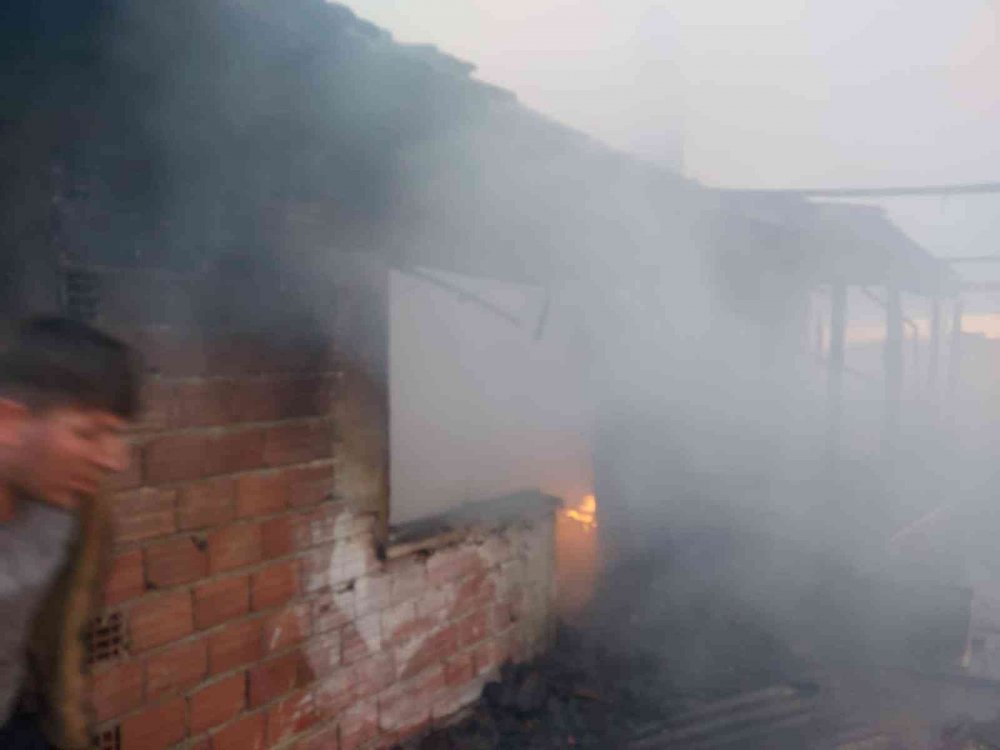 Ev, yangında kullanılamaz hale geldi