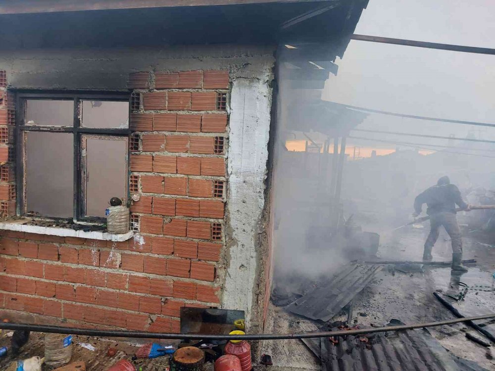 Ev, yangında kullanılamaz hale geldi