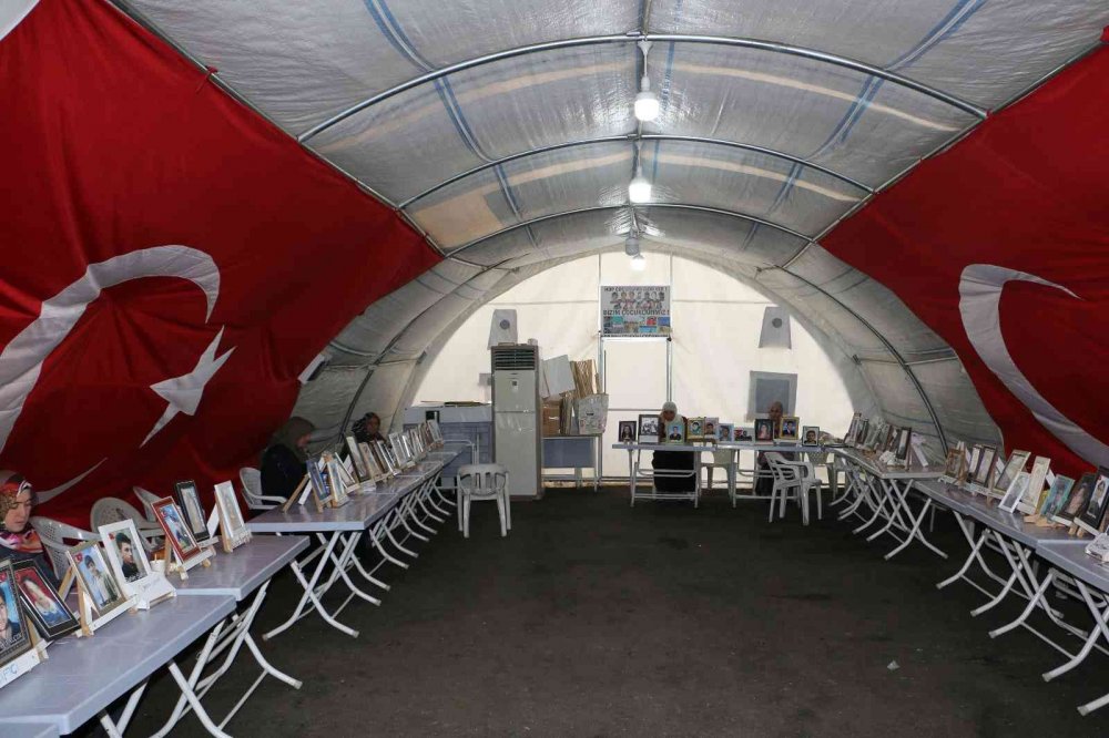 Evlat nöbetindeki şeker hastası anne: “Bu çile bitsin, biz artık yorulduk”