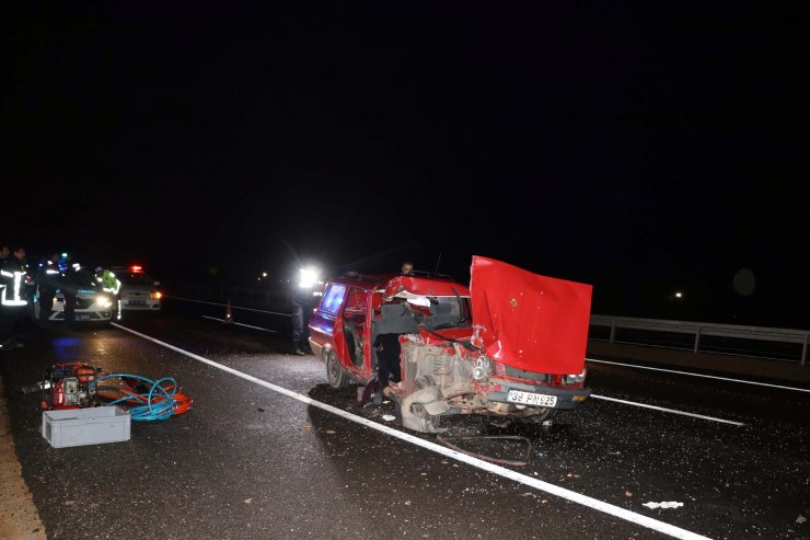 Otomobil iş makinesine çarptı: 1 ölü