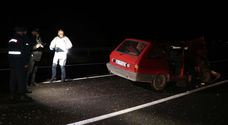 Otomobil iş makinesine çarptı: 1 ölü