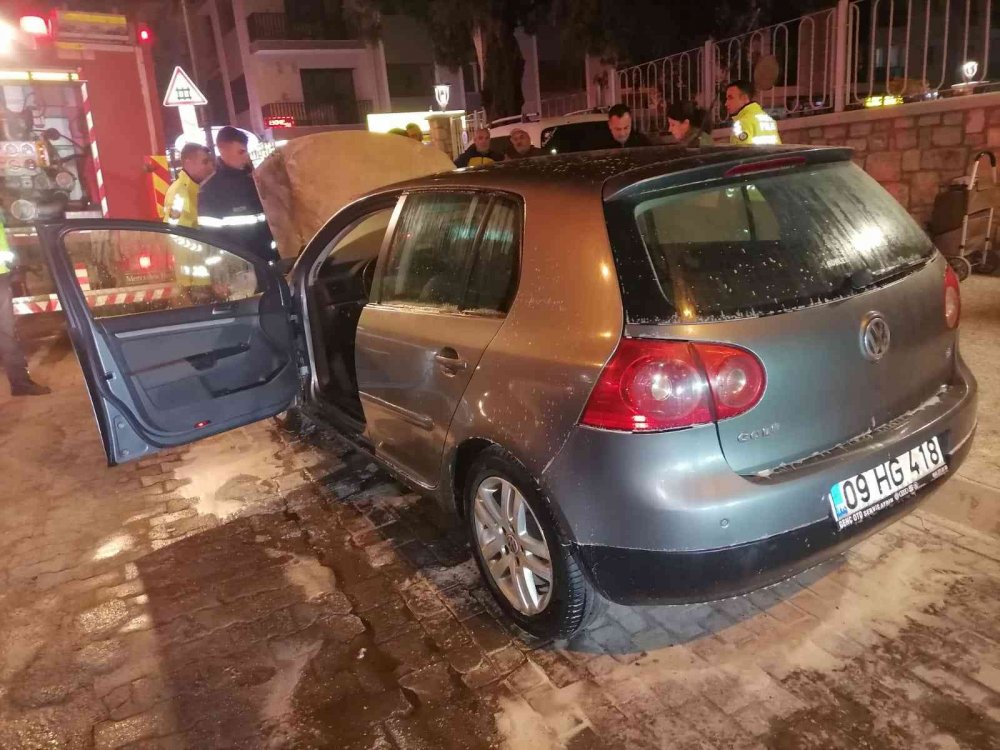 Otomobilde çıkan yangın panikletti