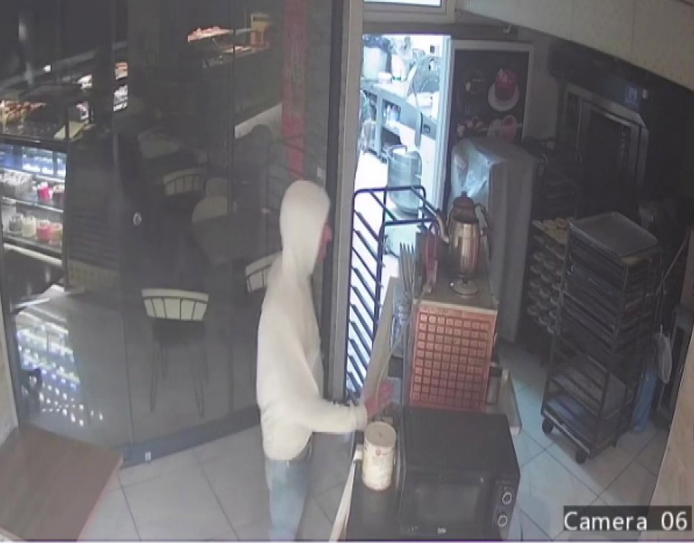 Sadaka kutusunu çaldılar