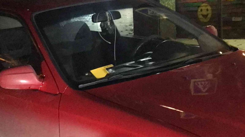 Silahlı kavgada mermi araca isabet etti